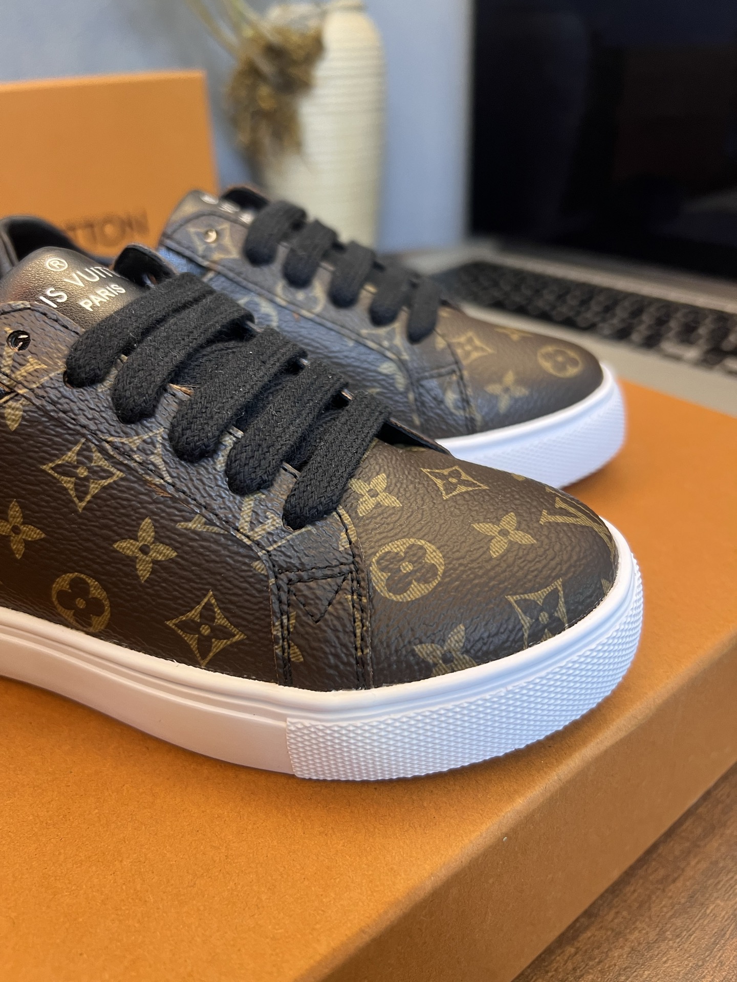 Children's shoes child